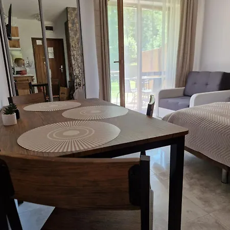 10 Z Ogrodem Apartment
