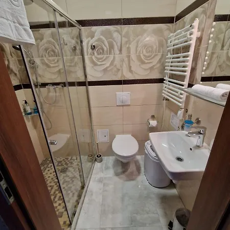 10 Z Ogrodem Apartment