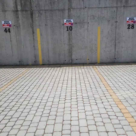 10 Z Ogrodem * 斯克拉斯卡波伦巴