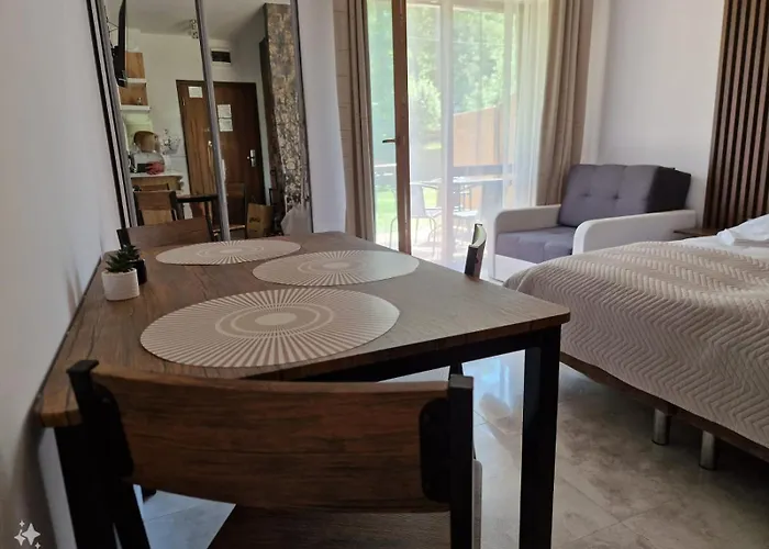 10 Z Ogrodem Apartment